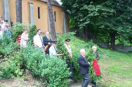 Kranzniederlegung auf dem Mediascher Friedhof. Foto: Gnther Schuster