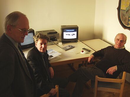 Bei der Prsentation des Medienraumes in Mnchen, von links: Udo Acker, stellvertretender Direktor des Hauses des Deutschen Ostens, Gnter Czernetzky und Hans-Joachim Acker. Foto: Siegbert Bruss