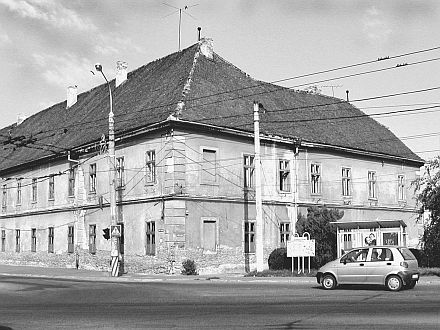 Das Gebude der ehemaligen Technischen Mittelschule fr Mechanik in Mediasch ist wie viele andere Altbauten der Stadt sehr sanierungsbedrftig. Foto: Hans-Rudolf Schneider