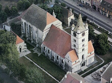 Stadtpfarrkirche Mhlbach. Flugaufnahme von Georg Gerster.