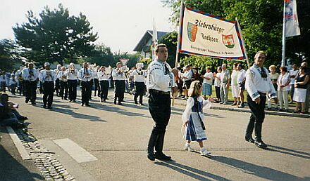 Am 60. Volksfestumzug in Neuburg an der Donau nahmen 70 Landsleute in Tracht teil.