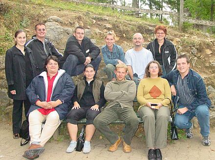 Die jungen Siebenbrger aus Baden-Wrttemberg und Nordrhein-Westfalen beim Besuch der Brenhhle. Foto: Siegfried Schwarz