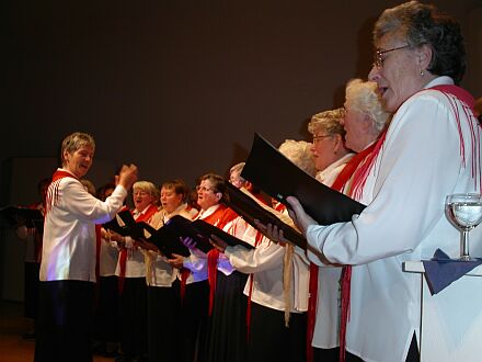 Frther Chor, dirigiert von Margarete Schuster. Foto: Doris Hutter