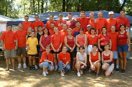 Sommerfest am Kuhweiher in Nrnberg: Die fleiigen Helferinnen und Helfer vom blau-roten SPS-Team unter der Leitung von Thomas Miess. Foto: W. Schneider