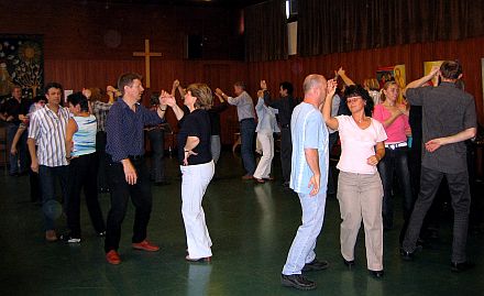 Die Teilnehmer des Volkstanzseminars in Nrnberg gerieten am 29. Oktober 2005 richtig ins Schwitzen.