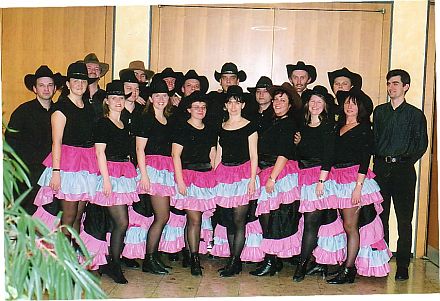 Die Siebenbrger Tanzgruppe Nrnberg tritt als Western-Gruppe beim Faschingball auf. Foto: Horst Penteker