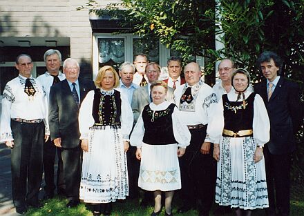 Beim 50-jhrigen Jubilum der Kreisgruppe Oberhausen, von links nach rechts: Harald Janesch, Landesvorsitzender NRW, Fritz Krestel, Kassier, Georg Wei, Ehrenvorsitzender, Edeltraute Krestel, Frauenvereinsvorsitzende, Hans Drner, Ehrenvorsitzender, Ewald Kellner, Schriftfhrer, Guntram Groenbrink, Stadtverordneter der Stadt Oberhausen, Anna Auner, Kulturreferentin, Fritz Ziegler, stellvertretender Vorsitzender NRW, Georg Wei, Kreisgruppenvorsitzender, Siegfried Foith, Vorsitzender der Kreisgruppe Dortmund, Bundesfrauenreferentin Enni Janesch, Richard Wagner, stellvertretender Vorsitzender NRW.