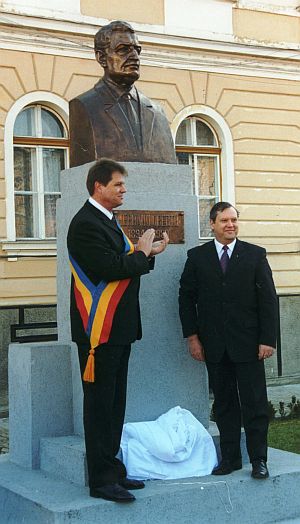 Ein Denkmal zu Ehren des Raumfahrtpioniers ...