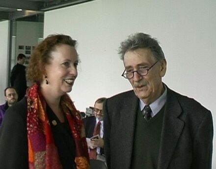 Kulturstaatsministerin Christina Weiss im Gesprch mit Oskar Pastior, der mit dem Erich Fried Preis in Wien ausgezeichnet wurde.