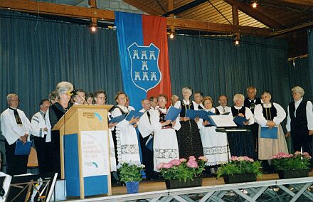 Auftritt des Trachtenchors der Kreisgruppe Pforzheim-Enzkreis anlsslich des 50-jhrigen Jubilums.