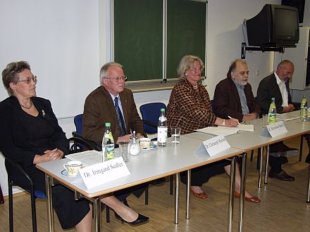 Diskutierten am Podium, von links: Dr. Irmgard Sedler, Dr. Christoph Machat, Karin Servatius-Speck, Dr. Rainer Schoch und Georg Aescht. Foto: Petra Reiner