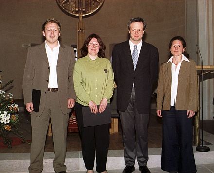 Die Ernst-Habermann-Preistrger 2004, von links nach rechts: Wolfram-Wilhelm Ortius, Christine Franziska Lapping, Laudator Dr. Harald Roth, Dr. Helga Fabritius. Foto: Josef Balazs