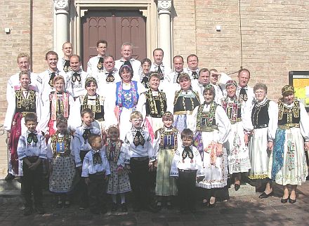 Zahlreiche Reuner kamen in Tracht zu ihrem Treffen in Knigsbrunn.
