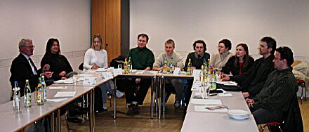 Im Seminarraum, Haus der Heimat, Nrnberg: v.l.n.r.: Horst Gbbel, Katrin Bayr, Ute Schuller, Uwe Wagner, Elmar Wolff, Christel Hermann, Kerstin Arz, Adelheid Schuller, Michael Folberth, Gerd Mieskes.