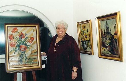 Elke Riffelt-Bernerth mit ihrem lbild "Trkenmohn in schsischem Krug". Foto: Konrad Klein