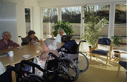 Seniorenfreundliche Atmosphre im neuen Pflegebau in Rimsting.