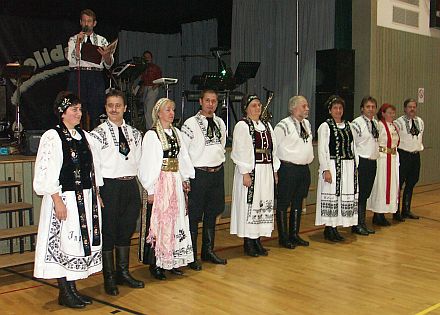 Die Tanzgruppe Rosenheim feierte ihr 15-jhriges Jubilum beim Kathreinenball.