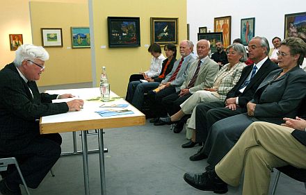 Lesung Eginald Schlattner im Kleinhues-Bau. Unter den Gsten Bischof D. Dr. Christoph Klein (Zweiter von rechts). Foto: Dr. Peter Mann