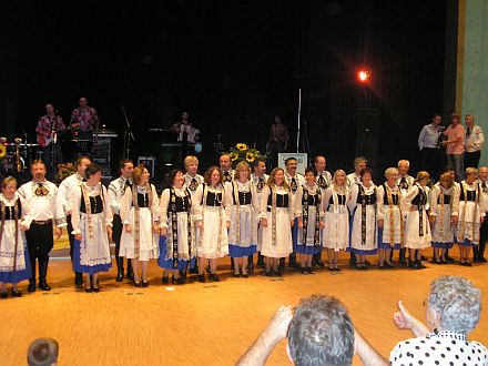 Der 1. Auftritt der Schnauer Tanzgruppe aus Schorndorf. Foto Silke Reckerth 