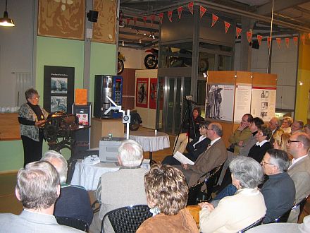 Gudrun Schuster bei ihrem Vortrag im Schulmuseum Nrnberg. Foto Horst Gbbel