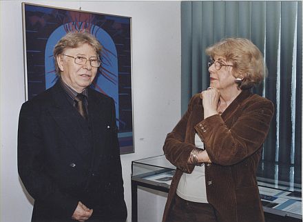 Reinhardt Schuster im Gesprch mit der Kunsthistorikerin Brigitte Stephani whrend der Erffnung seiner Mnchner Ausstellung. Foto: Konrad Klein