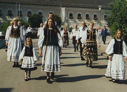 Festzug anlsslich des 50-jhrigen Bestandsjubilums der Nachbarschaft Sierning. Foto: Petra Reiner