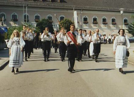 Blaskapelle Rosenau-Seewalchen beim 50-jhrigen Bestandsjubilum in Sierning. Foto: Petra Reiner