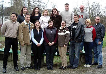 Die Mitglieder der Bundesjugendleitung der SJD bei ihrer Sitzung in Heilbronn am 8. Februar 2003. Erste Reihe von links nach rechts: Michael Dick, Toni-Ernst Pieldner, Astrid Kelp, Adelheid Hanek, Inge Knoll, Hans-Martin Sonntag, Ulrike Hopprich, Frank Krestel. Zweite Reihe von links nach rechts: Ines Grempels, Ingwelde Juchum-Rausch, Elise Eisenburger, Franziska Schpp, Walter Glatz, Rainer Lehni. Foto: Eveline Funk
