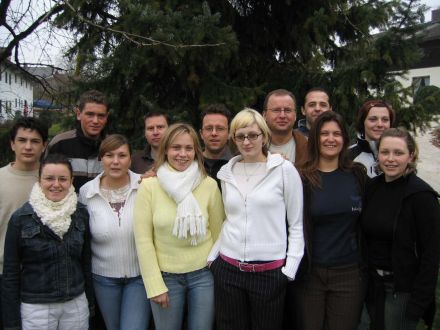 Die neue Landesjugendleitung Bayern der SJD nach den Wahlen vom 12. Dezember in Groholzhausen, jeweils von links nach rechts, erste Reihe: Kerstin Arz, Adelheid Schuller, Ute Schuller, Harriet Thellmann, Katrin Bayr, Silke Mller; zweite Reihe: Harald Krauss, Ralph Greff, Christian Bonfert, Gerd Mieskes, Frank Krestel, Christian Dragosin und Christel Hermann. Nicht auf dem Bild, aber ebenfalls im Vorstand: Elmar Wolff und Andreas Roth.