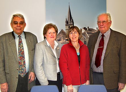 Der neue Vorstand des Sozialwerks, von links nach rechts: Wolfram Schuster, Heidemarie Weber, Christa Wandschneider und Peter Pastior (Vorsitzender). Foto: Siegbert Bruss