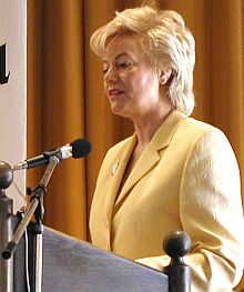 BdV-Prsidentin Erika Steinbach wurde in Dinkelsbhl mit dem Goldenen Ehrenwappen der siebenbrgischen Landsmannschaft ausgezeichnet, hier eine Aufnahme whrend ihrer Ansprache. Foto: Gnther Melzer