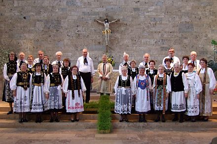 Die Siebenbrger Sachsen in Stuttgart feierten den Ostergottesdienst in Tracht.