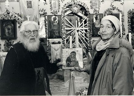 Zum 100. Geburtstag malte Katharina Zipser fr Vterchen Timofej eine besonders schne Holzikone in altrussischem Stil. Sie steht heute noch im Allerheiligsten der Friedenkirche am Oberwiesenfeld. Foto: der Verfasser