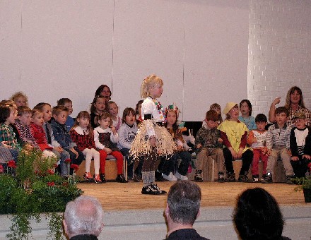 Kinder des Adele-Zay-Kindergartens bei der 40-Jahr-Feier des Trägervereins in Drabenderhöhe. Foto: Günther Melzer
