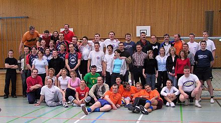 Volleyballturnier, von links nach rechts: die Mannschaften aus Frstenfeldbruck, Augsburg, Mnchen, Ingolstadt, Landshut und Lohhof.