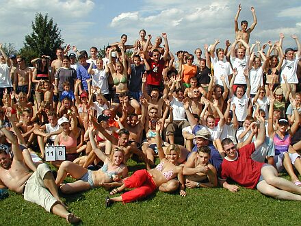 24 Mannschaften aus Bayern und Baden-Wrttemberg machten beim 6. Beach-Volleyball-Turnier (26. Juli 2003) in Knigsbrunn bei Augsburg mit.