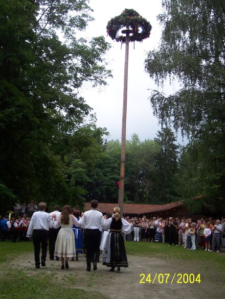 Mit ihrem Kronenfest setzten die Siebenbrger Sachsen ihre Traditionen auch in der neuen Heimat fort.