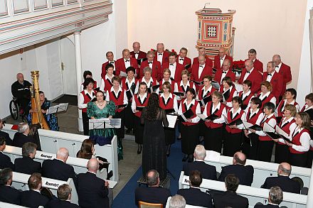 Der Honterus-Chor beeindruckte beim vorweihnachtlichen Konzert in Drabenderhhe. Foto: Christian Melzer