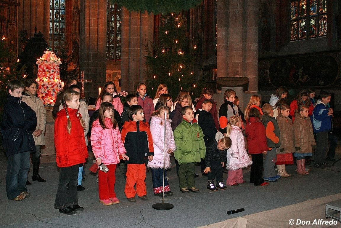 Der grte siebenbrgische Weihnachtsgottesdienst in Deutschland wird jedes Jahr in St. Sebald in Nrnberg gefeiert. 2006 waren allein 200 Kinder dabei.