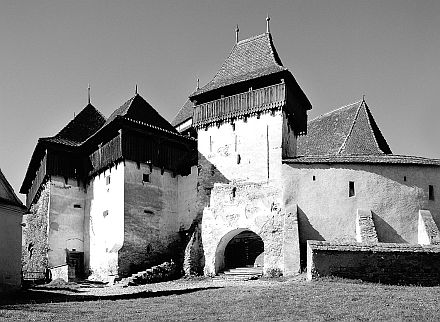 Die Kirchenburg Deutsch-Weikirch gehrt zum Weltkulturerbe der UNESCO und ist eine touristische Attraktion Siebenbrgens: Titelbild des Kalenders "Bilder aus Siebenbrgen 2005" von Martin Eichler