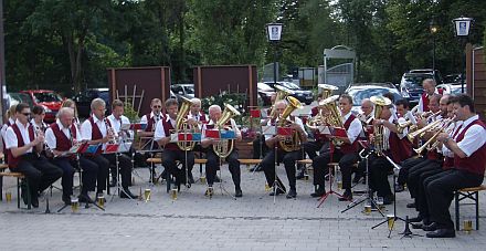 Die Zeidner Blaskapelle unter Brunolf Kaufmann spielte beim Treffen in Mnchen auf.