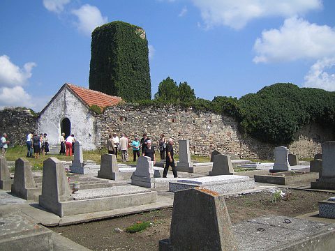 Nach der Andacht auf dem Friedhof ...