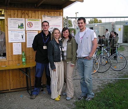 Sie organisieren den Zeltplatz: Christian Amser, Ute Schuller, Adelheid Schuller, Hans-Martin Sonntag. Foto: Hans-Detlev Buchner