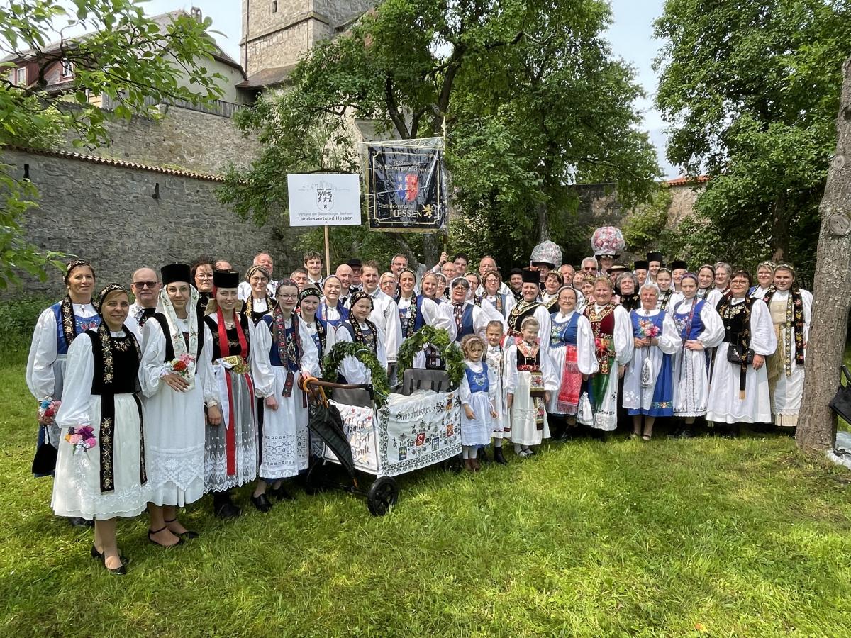 Gruppe Hessen nach dem Trachtenumzug ...