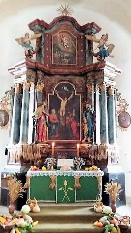 Geschmückter Altar beim Erntedankfest 2016 der ...