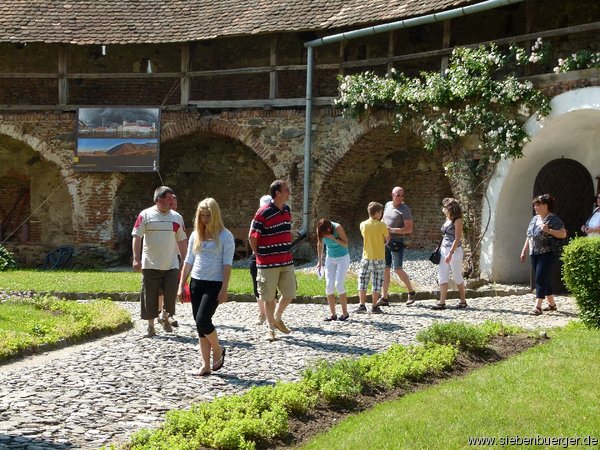 Innenhof der Heltauer Burg