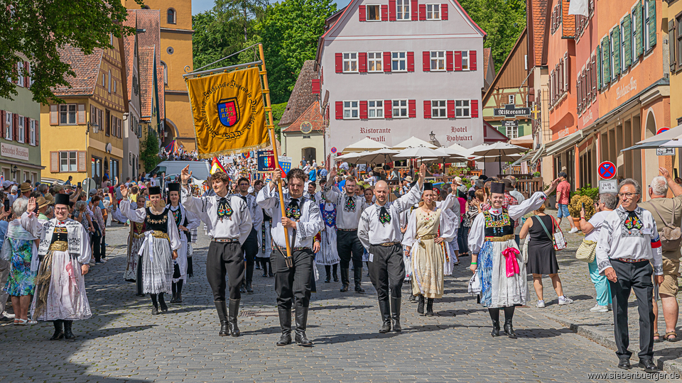 Festumzug beim Pfingsttreffen der Siebenb�rger Sachsen in Dinkelsb�hl - Heimattag 2026