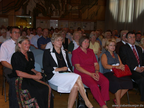 Aufmerksame Zuhrer im Adalbert-Stifter-Saal.