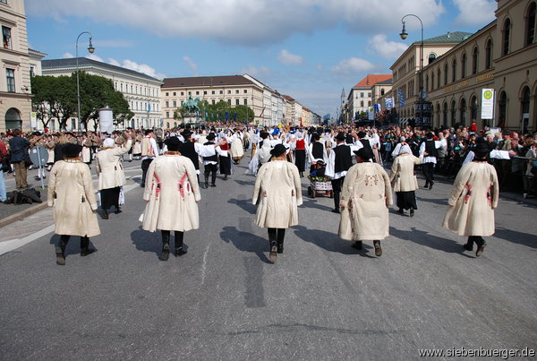 Mnner in Kirchenmnteln