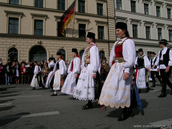 Mdchen mit Borten